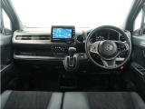 ◆視界広々で非常に運転しやすくロングドライブでも疲れを感じさせないすっきりとまとまったインパネ周りです。