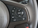 ◆アダプティブクルーズコントロール◆予め設定した車速内でクルマが自動的に加減速。前走車との適切な車間距離を維持しながら追従走行します。【LKAS】車線維持支援システムでステアリング操作を支援。