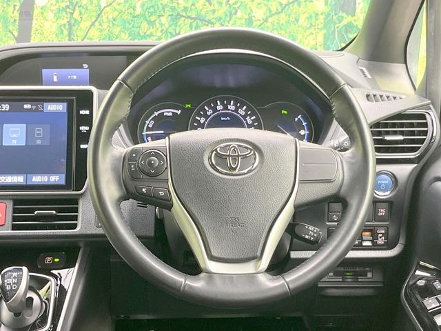 新型ヴォクシーZS煌3 ハイブリッド　純正ステアリング　新車外し　美品　新品未使用 トヨタ ヴォクシー 1.8 ハイブリッド ZS 煌III の中古車詳細 (41,075km