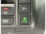 ★ECONスイッチ★ エコドライブを加速しよう!スイッチをONにすると、運転の仕方によるロスを抑え込み燃費をよくするようクルマが頑張ります(*^ー^*)燃費向上にチャレンジ♪