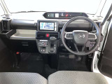 見通しのよいすっきりとした視界で、誰でも運転しやすいです。運転のしやすさは疲れにくさにも繋がりますよ♪