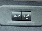 【パワーバックドア】スマートキーや運転席のボタンを押すだけでリアゲートが自動で開閉します!荷物を持っている時や、高い位置にあるバックドアを閉める際に便利な機能です♪