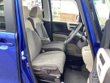 自社整備工場で点検整備をおこなってからお渡ししています。車検が残っている場合は『12ヶ月点検整備』を、車検整備付きの場合は『車検整備』をおこないます。整備費用は車両本体価格に含まれています。