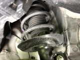 お車を安心してお乗りいただく為には、足回りの定期点検が欠かせません。サービスサポート(有償保証)では無料点検もご提供しており、安心のカーライフをお過ごしいただけるサポート体制が整っています。