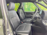 運転席シート廻りは使用感も少なく、良好な状態となっています。前オーナー様が丁寧に使っていたことがよくわかりますね。