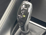 ●MTモード付きAT:通常は自動でおこなわれる変速(ギアチェンジ)をドライバーの操作によって意図的に変えられるシステムです。より一層普段のドライブをお楽しみいただけます!