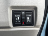 運転席の手元で両側スライドドアの開閉操作が可能です。