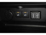 アクセサリーDC12Vソケット装備!寒い日も快適♪シートヒーター装備!HDMI入力端子ソケット装備!USB端子ソケット装備!