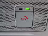 万が一のときのSOSコール。事故や急病時等にボタンひとつで専門のオペレーターに接続。警察や消防への連携をサポートします。別途お申し込みが必要です