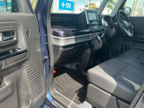 運転席足元