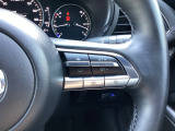 MRCC(マツダレーダークルーズコントロール)は先行車との車間を維持しながら追従走行を行い、長距離でのドライバー負担を軽減させてくれます。