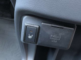 運転席・助手席にハシートヒーター付き