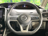 インテリアに合わせたデザインのステアリングは、運転される方のことも考え、運転しやすい形状、大きさです。是非一度、実際に触ってお確かめください。