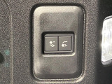 電子制御エアサスペンション さまざまな状況と運転者の選択に基づいて車高を上げ下げします。乗り降りの際に車高を自動で下げることもできるので便利です。