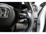 Hondaセンシングの機能のひとつ、アダプティブクルーズコントロール付!アクセルから足を離しても設定したスピードと前車との車間を保ち走行してくれます!車線維持もアシスト☆高速道路で疲労軽減ですね☆