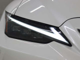 LEDヘッドランプには「オートマチックハイビームシステム」を搭載。夜間走行時にハイビームで走行可能と判断した場合、ロービームとハイビームを自動的に切り替え、前方視界確保をアシストします。