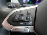 ◆クルーズコントロールにレーダーセンサーを組み合わせ、先行車を測定し設定されたスピードを上限に自動で加減速を行います。一定の車間距離を維持することで、長距離走行でのドライバーの疲労を低減させます。
