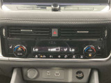 デュアルエアコンとは、運転席と助手席で、個別に温度設定ができる機能です。気温の感じ方は、人それぞれ違うもの。乗る人に優しい機能ですね。