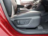 パワーシート搭載。微妙な調整が手軽にでき、ピッタリなポジションで運転することが可能です。