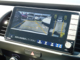 バック駐車が苦手な方や、初めてのお車で不安な方でも後方をナビ画面に映してくれるので、ラクラク停められます。