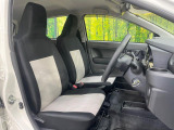 運転席シート廻りは使用感も少なく、良好な状態となっています。前オーナー様が丁寧に使っていたことがよくわかりますね。