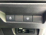 【ステアリングヒーター】冬場に冷たくなりやすい革巻きステアリングを、スイッチ一つで素早く適温に!エアコンよりも早く温まってくれるので、寒い日の運転も快適になりますね♪