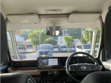 視界広々で運転しやすいインパネ