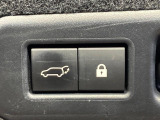 【パワーバックドア】スマートキーや運転席のボタンを押すだけでリアゲートが自動で開閉します!荷物を持っている時や、高い位置にあるバックドアを閉める際に便利な機能です♪