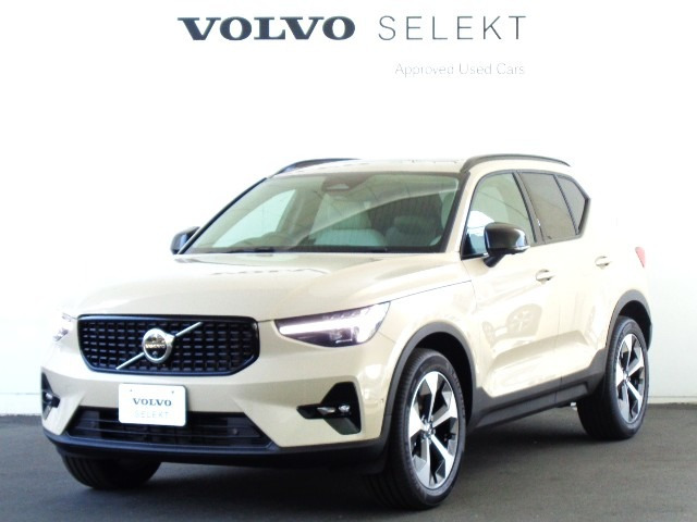 XC40 ウルトラ B4 AWD ダークエディション 4WD