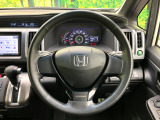 【純正革巻きステアリング】上質な革を使用することで、手にしっかり馴染みとても運転しやすいハンドルです♪