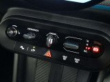 エンジン始動、シフトボタンはトグルスイッチ式になります。ドライビングモードを切り替えるMINI エクスペリエンスモードも付いており、運転を盛り上げます。