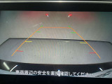 【バックカメラ】駐車時に後方がリアルタイム映像で確認できます。大型商業施設や立体駐車場での駐車時や夜間のバック時に大活躍!運転スキルに関わらず今や必須となった装備のひとつです!