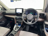 運転席まわりです。 各操作スイッチは使いやすい位置に配置されてます。