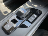 電動ブレーキ&オートホールドでブレーキ力を自動でキープ信号待ちなどの停車時に、ブレーキペダルを踏み続けていなくても自動的にブレーキ力がキープ。ペダルを踏み続けることによる足の疲れを緩和します。