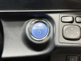 【エンジンスタートボタン】一度使ったら手放せなくなるスマートエントリーキーシステムです。 鞄やポケットの中に入れたままでもエンジン始動ができ、楽チンです。