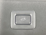 【パワーバックドア】スマートキーや運転席のボタンを押すだけでリアゲートが自動で開閉します!荷物を持っている時や、高い位置にあるバックドアを閉める際に便利な機能です♪