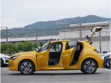 【中古車納車整備】専任メカニックによる2年定期点検相当の67項目の点検整備をご納車前に実施。主要な消耗部品は、点検の上必要であれば交換してご納車致します。