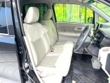 運転席シート廻りは使用感も少なく、良好な状態となっています。丁寧に使われていたことがよくわかりますね。