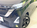 【LEDヘッドライト】悪天候や夜間走行時も良好な視界を確保し安心して運転できる高輝度LEDヘッドライトを装備!点灯速度が早く、消費電力も抑えられています。