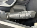 【オートライト】車外の明るさに応じて、自動的にライトの点灯・消灯を行います。