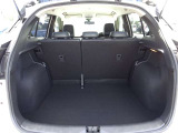 【ラゲッジスペース】しっかり容量が確保されていてます。バックドアも大開口で荷物の出し入れがしやすいです♪