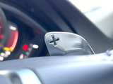【パドルシフト】ハンドルから手を離さずに素早くシフトアップ&ダウンができるので、エンジンブレーキを使う下り坂や高速道路の合流で急加速したい時など、様々な場面で活躍します。