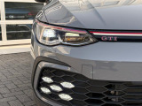 先進のIQ.LIGHT(マトリックスLED)に加え、GTI専用のクロスデザインLEDフォグランプが夜間でも存在感を際立たせます。