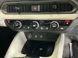 運転席/助手席シートヒーターで寒い日もすぐに温かくなり快適に過ごせます。3段階の温度調整が可能です