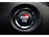 スマートエントリー&プッシュスタートはキーをバッグ等に携帯している時にブレーキを踏んでスタートボタンを押すとエンジンが始動します。車内に忘れた場合にはロック出来ませんので締め忘れの心配もなくなります!