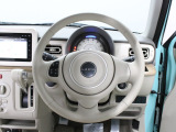 【運転席まわり】Honda独自の設計思想に基づき、自然に手を伸ばした先に操作したいものがあるようレイアウトを追求 !