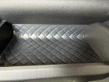 実用的な収納が、車内の各所にあります♪