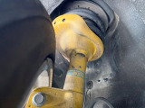 【ビルシュタイン製ダンパー】高速走行時の車両安定性を向上させてくれる人気の装備。街乗りの乗り心地も犠牲にせず、スポーティな走行をお楽しみいただけます♪