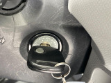 【キーレス】少し離れた場所からでもボタン一つでドアの開錠・施錠ができるのでとっても便利!ドアの鍵穴周りに傷をつけることもありません♪