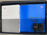 スマートキーは鍵をバッグに入れたままでもドアロックの開閉やエンジンのON・OFFができます。夜間や雨の日も鍵を探さなくて良いので便利です。